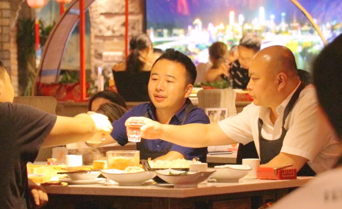火鍋店選址在巷子里，如何招攬生意？